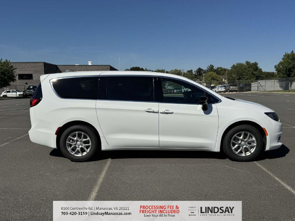 New 2027 Chrysler Pacifica LX FWD image 5
