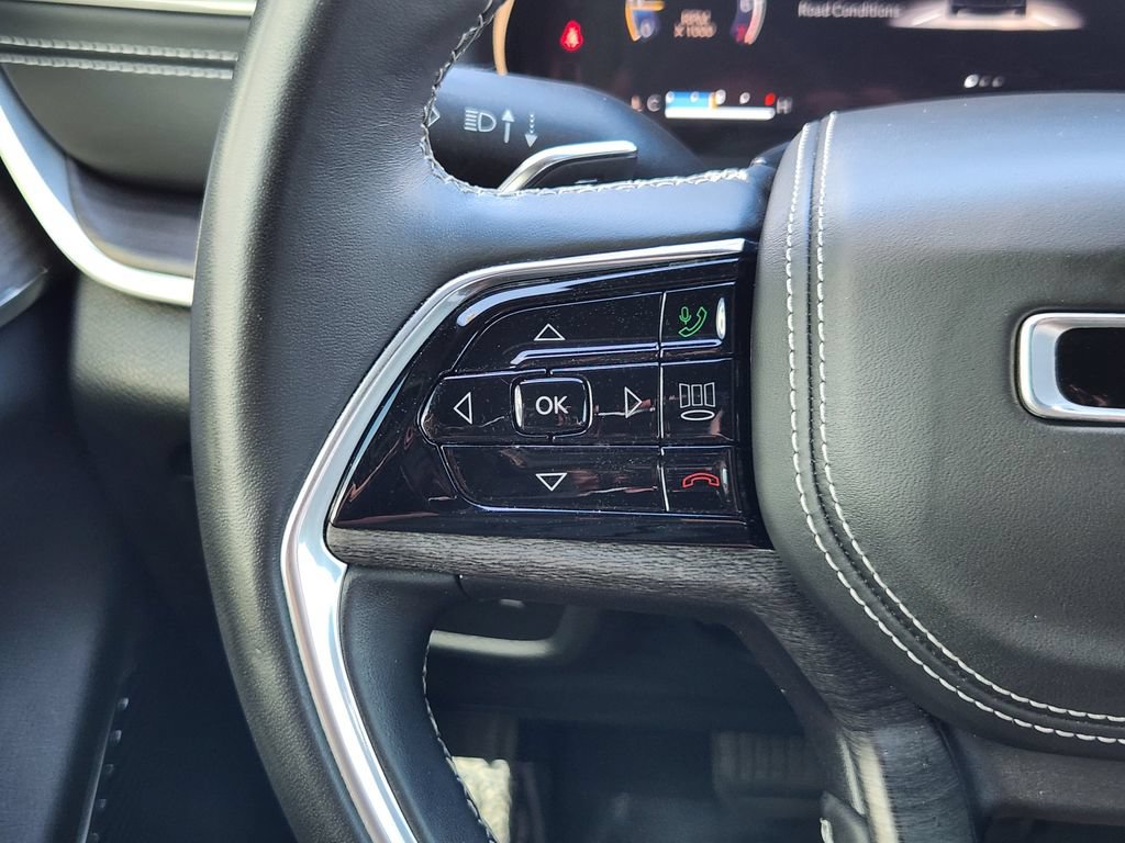 Used 2021 Jeep Grand Cherokee L Overland w/ Luxury Tech Group IV AWD/4WD image 18