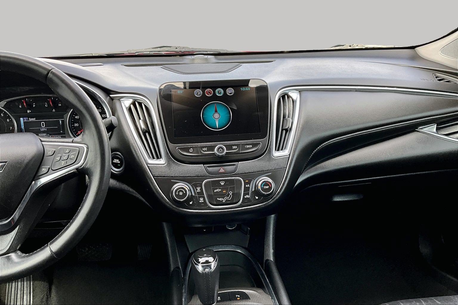 Used 2018 Chevrolet Malibu LT w/ Leather Package FWD image 6