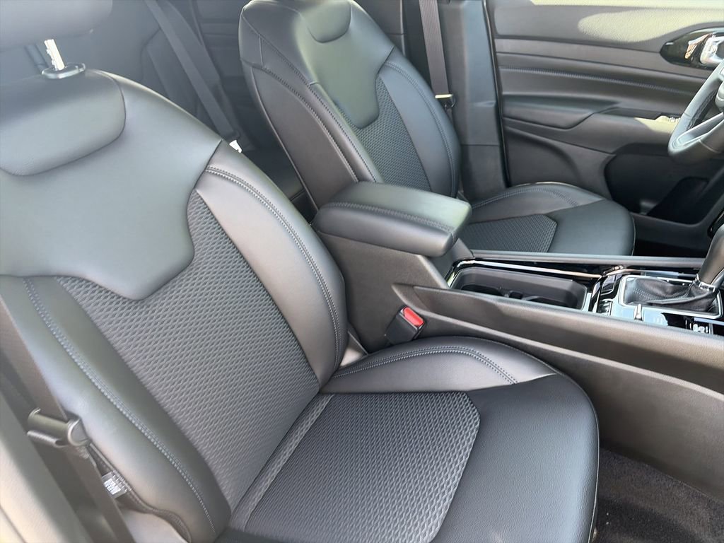 New 2026 Jeep Compass Latitude image 33