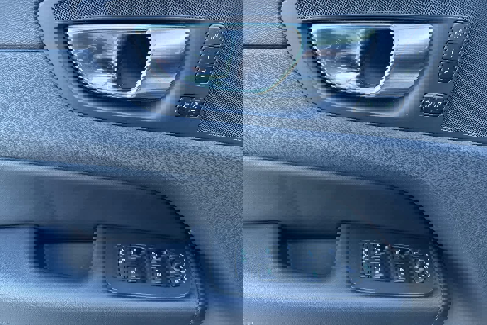 Used 2025 Volvo XC60 B5 Plus image 10