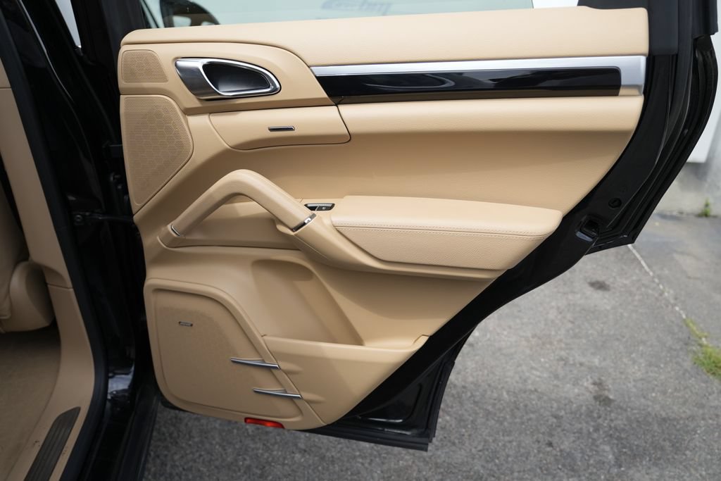 Used 2016 Porsche Cayenne AWD/4WD image 41