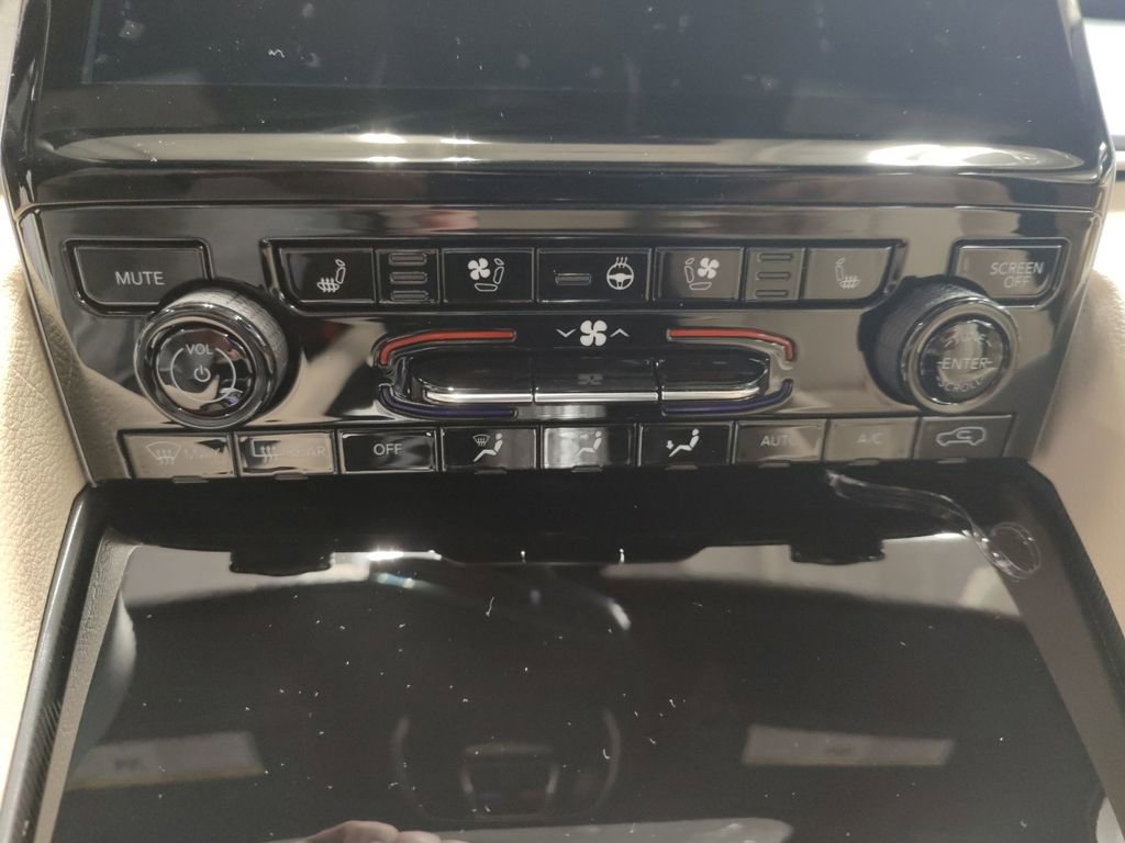 New 2025 Jeep Grand Cherokee Limited w/ Luxury Tech Group II image 23