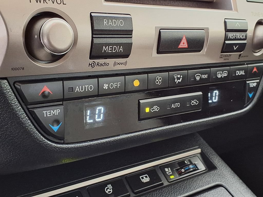 Used 2013 Lexus ES 350 w/ Luxury Pkg FWD image 10