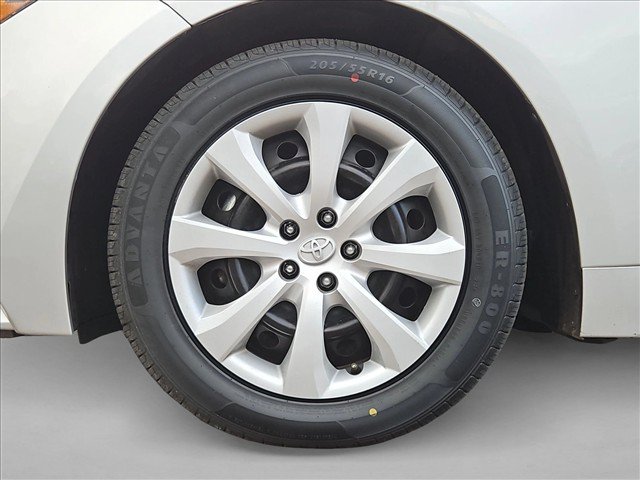 Used 2025 Toyota Corolla LE FWD image 29