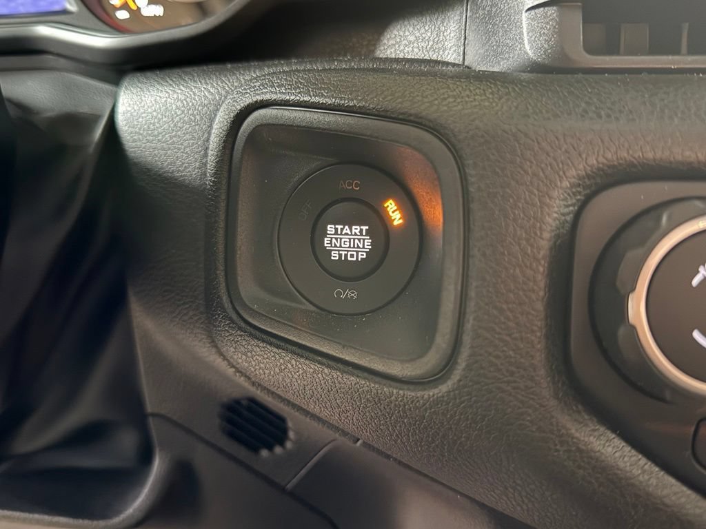 Certified 2025 Jeep Gladiator Sport AWD/4WD image 15