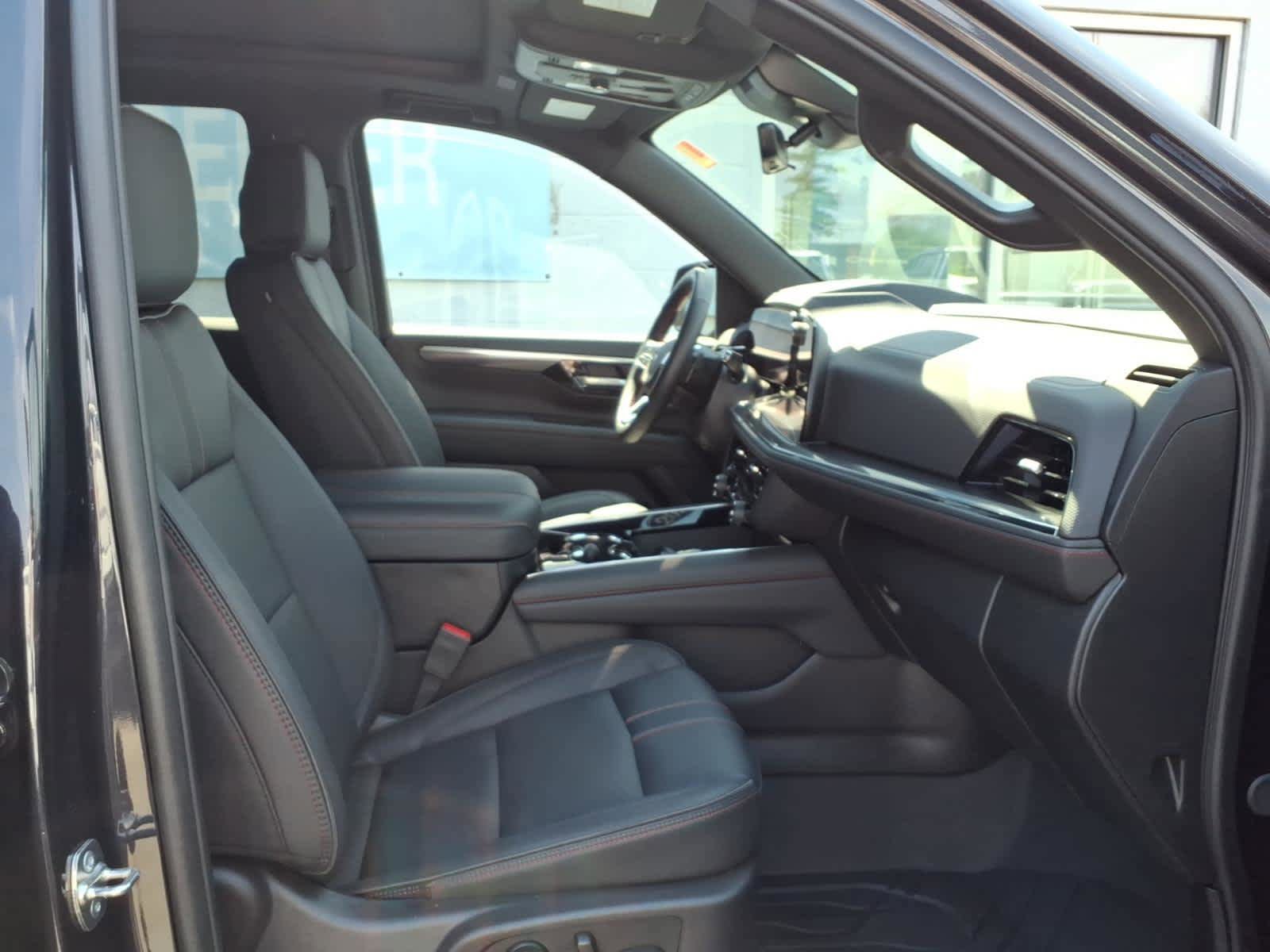 Used 2025 Chevrolet Tahoe RST w/ Advanced Technology Package AWD/4WD image 20