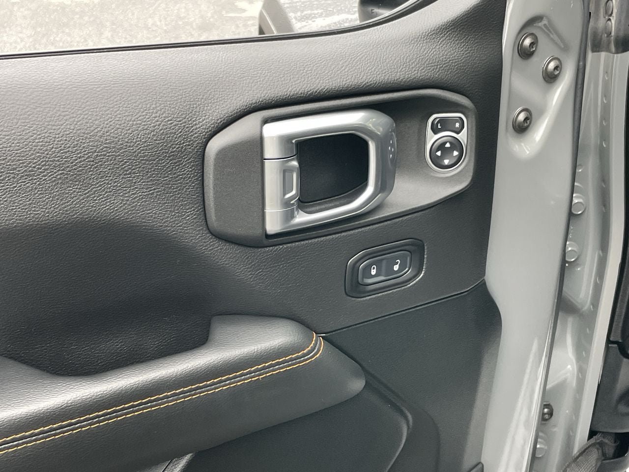 Used 2021 Jeep Gladiator Mojave AWD/4WD image 29