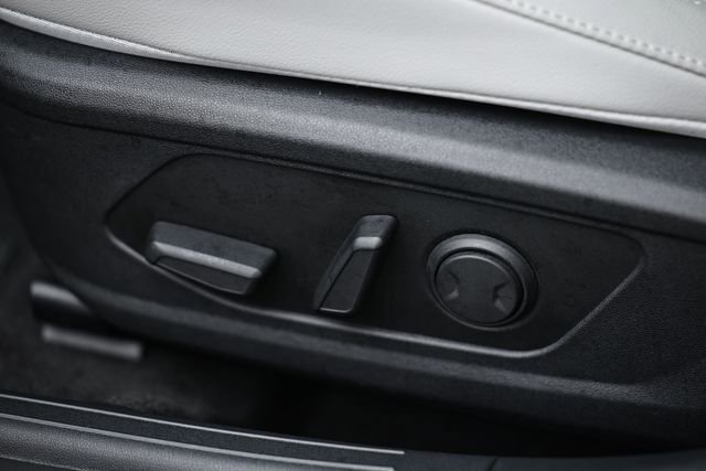 Certified 2025 Hyundai Elantra Limited image 23