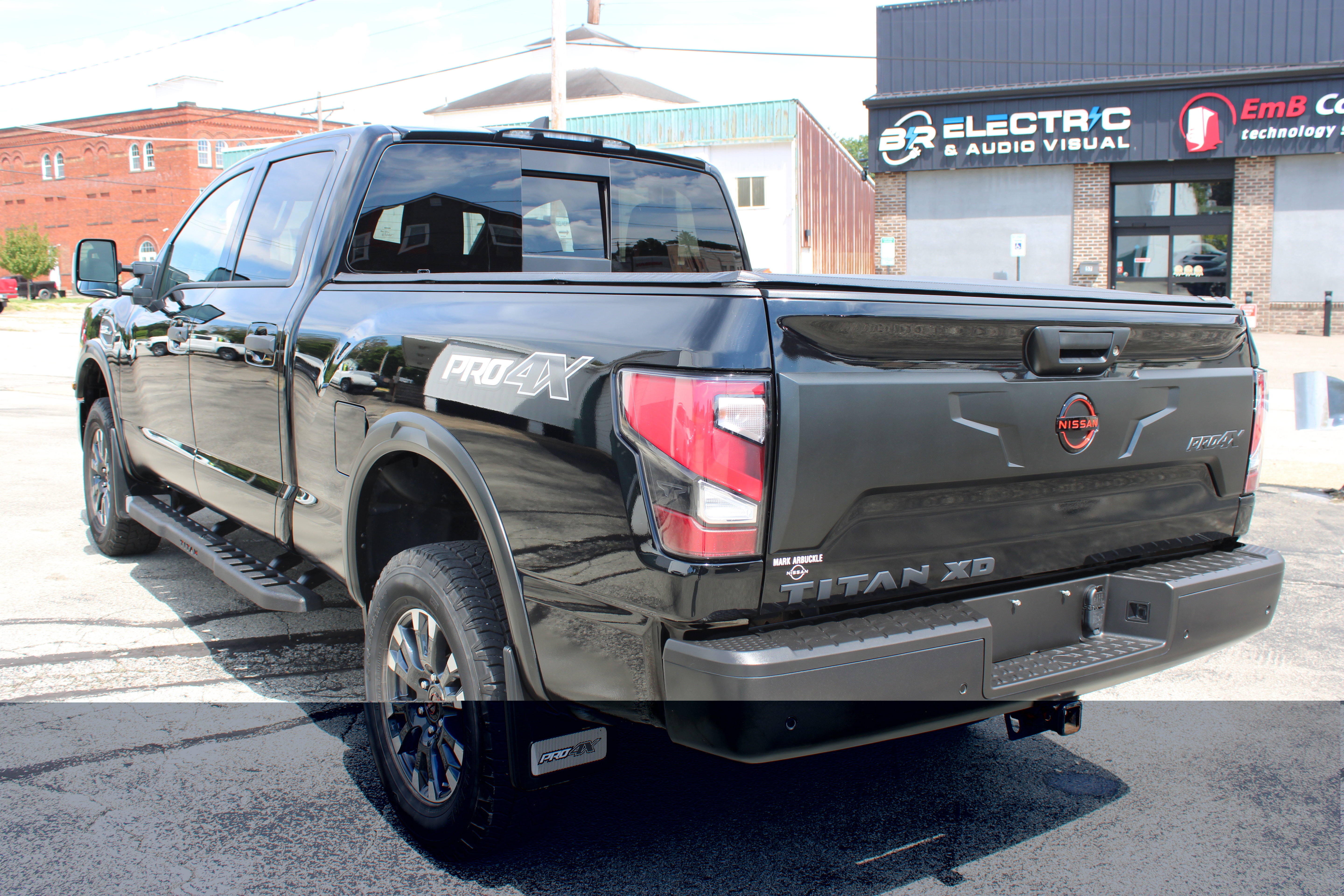 Certified 2024 Nissan Titan PRO-4X w/ Pro-4x Convenience Package AWD/4WD image 3