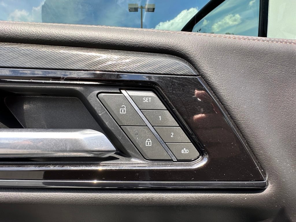Certified 2025 GMC Yukon AT4 w/ AT4 Premium Package AWD/4WD image 23
