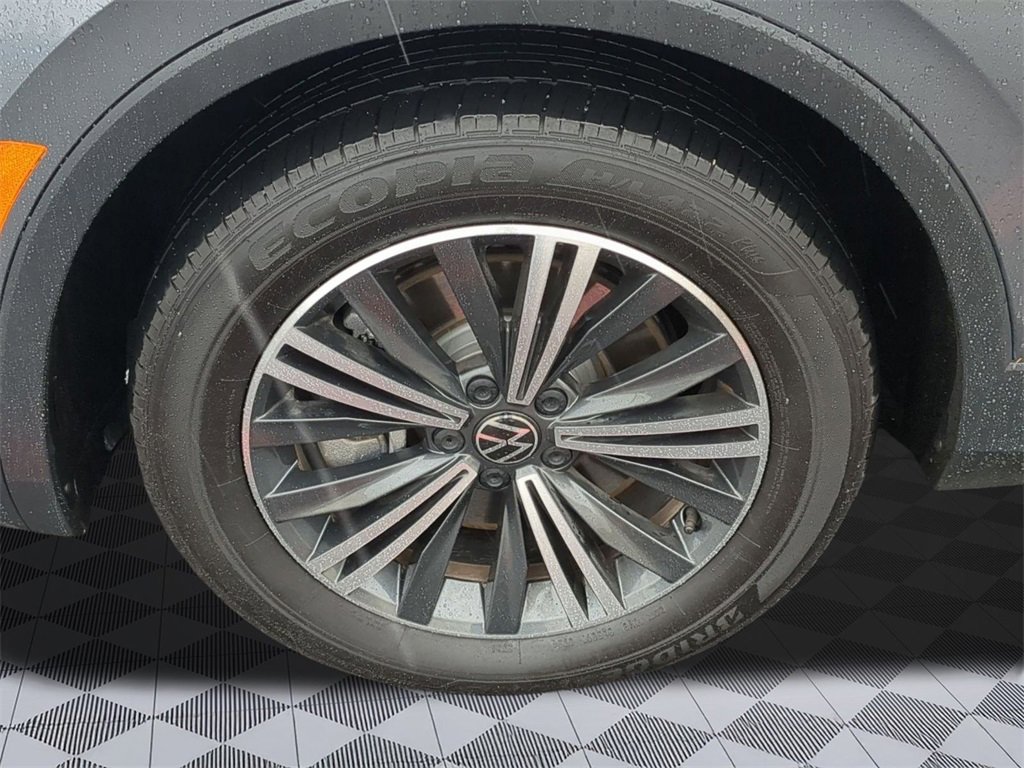 Used 2024 Volkswagen Tiguan Wolfsburg Edition image 29