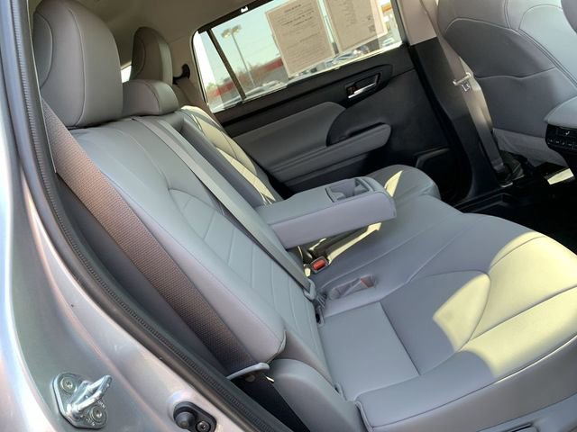 Used 2021 Toyota Highlander XLE image 12