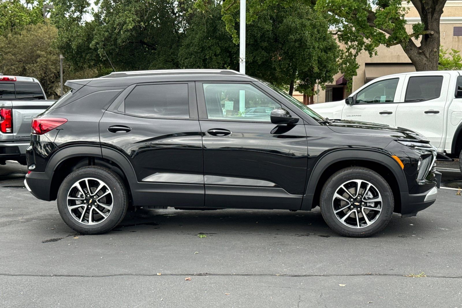 New 2026 Chevrolet TrailBlazer LT FWD image 2