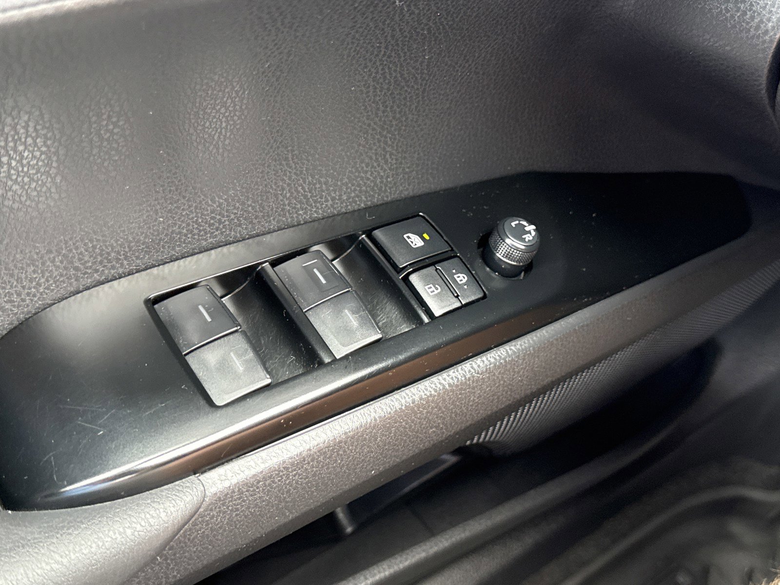 Used 2025 Toyota Camry LE w/ Convenience Package FWD image 16