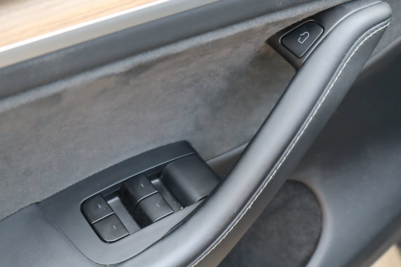 Used 2025 Tesla Model Y Long Range RWD image 18