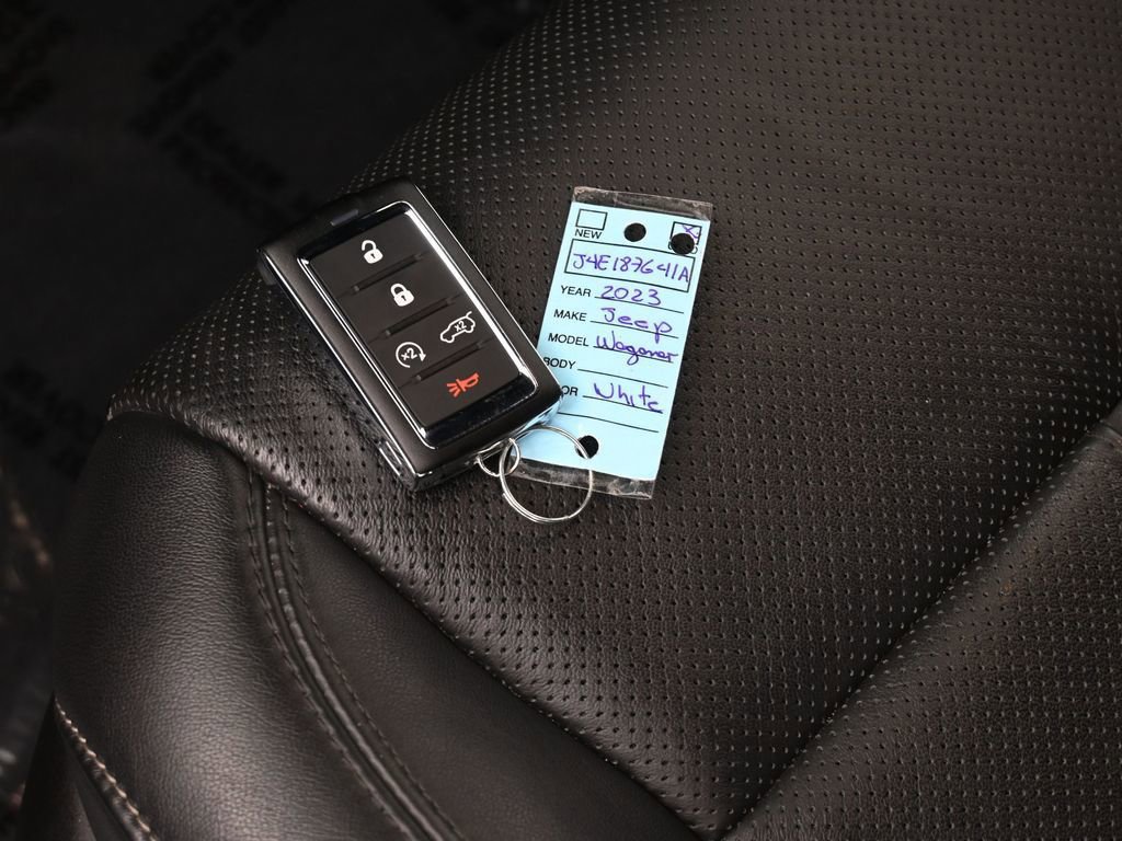 Used 2023 Jeep Wagoneer Series III w/ Preferred Equipment Group image 18