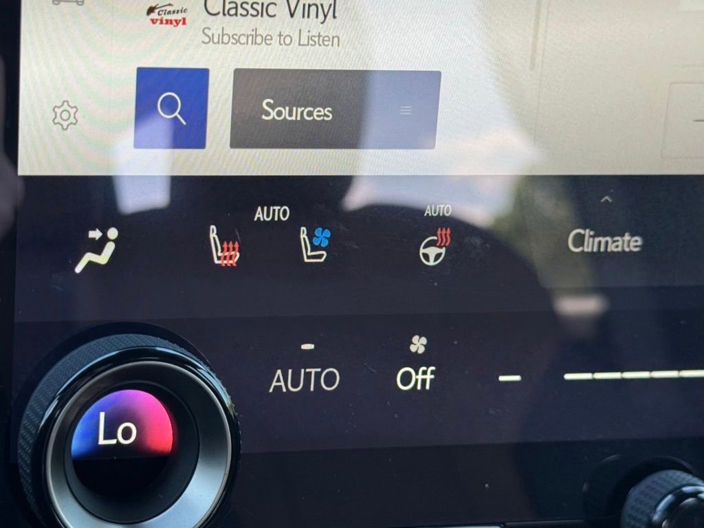 Used 2025 Lexus GX 550 w/ Accessory Package (2T) AWD/4WD image 33