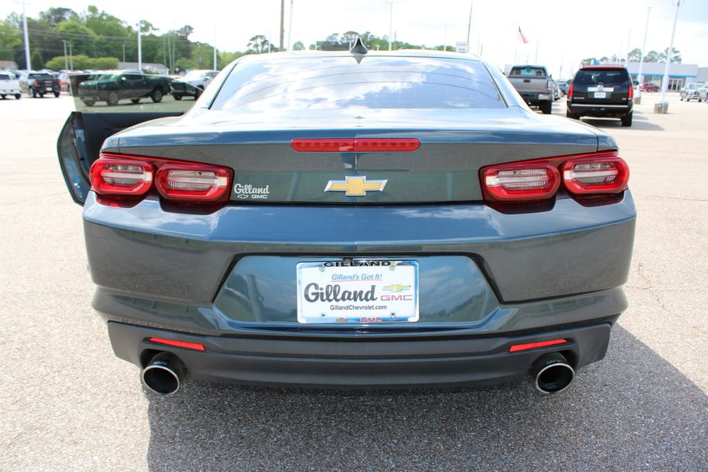 Used 2021 Chevrolet Camaro LT RWD image 15