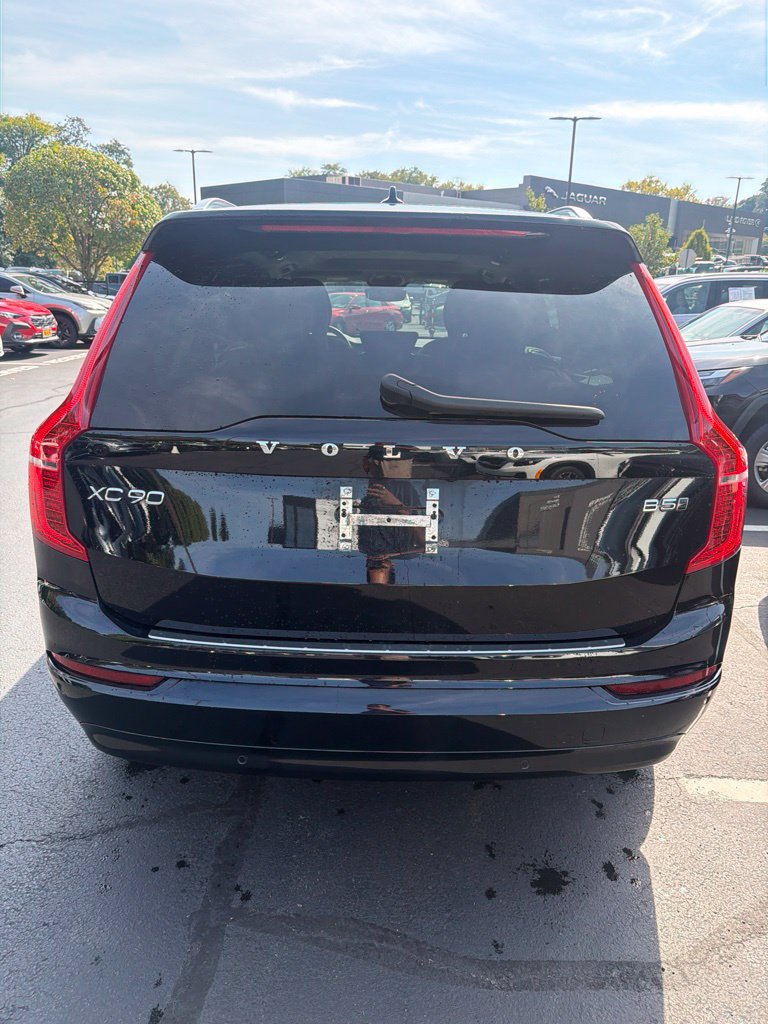 Certified 2023 Volvo XC90 B5 Core w/ Protection Package Premier AWD/4WD image 7