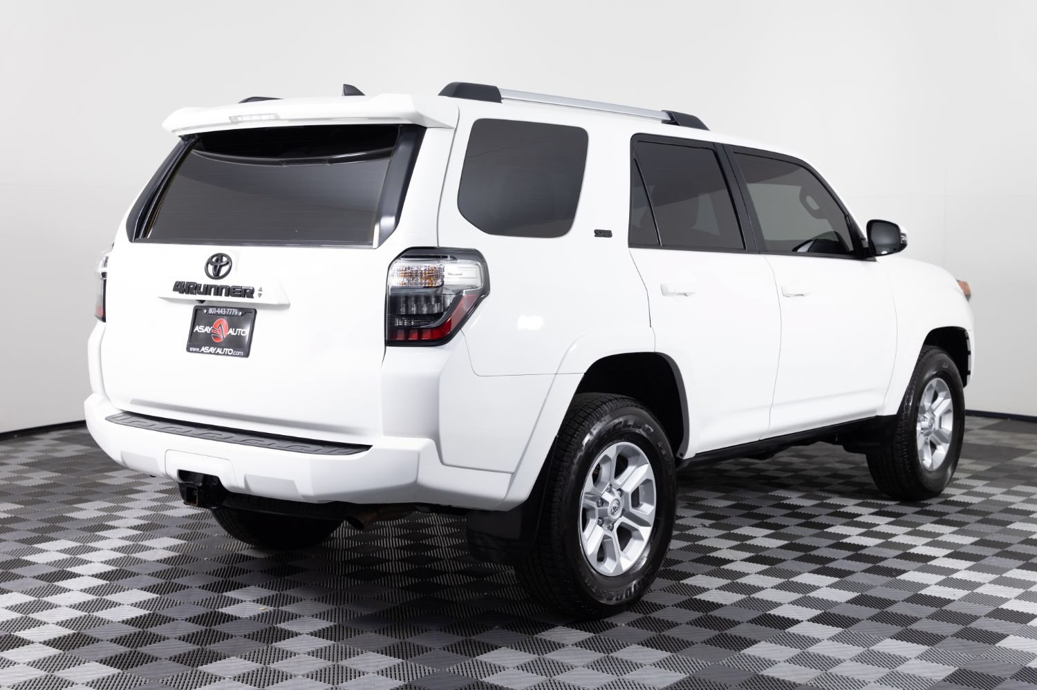 Used 2023 Toyota 4Runner SR5 Premium w/ Moonroof Package AWD/4WD image 7