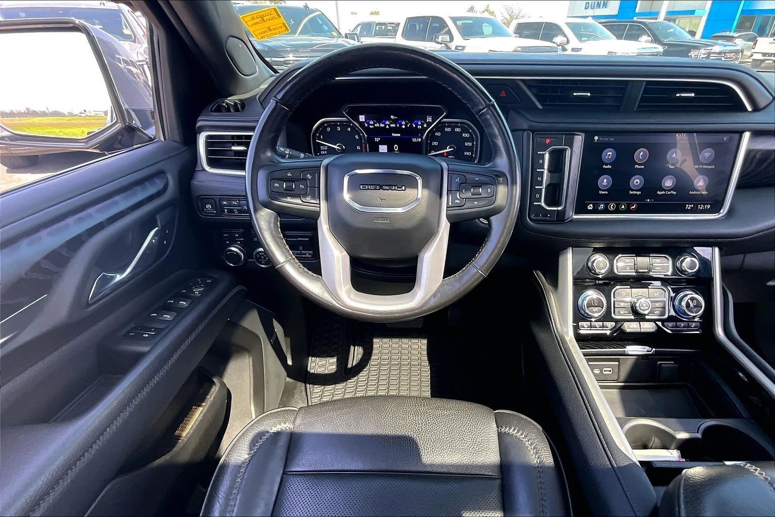 Used 2021 GMC Yukon Denali w/ Denali Premium Package image 5