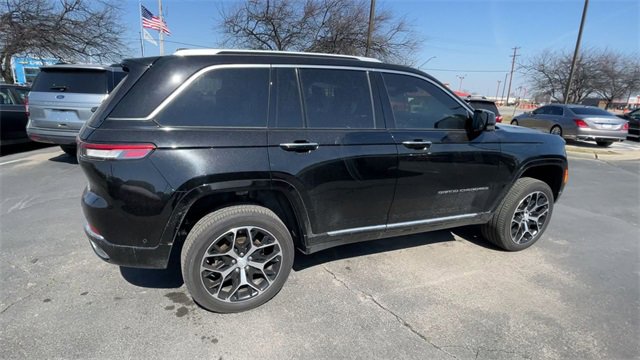 Used 2022 Jeep Grand Cherokee Summit image 2