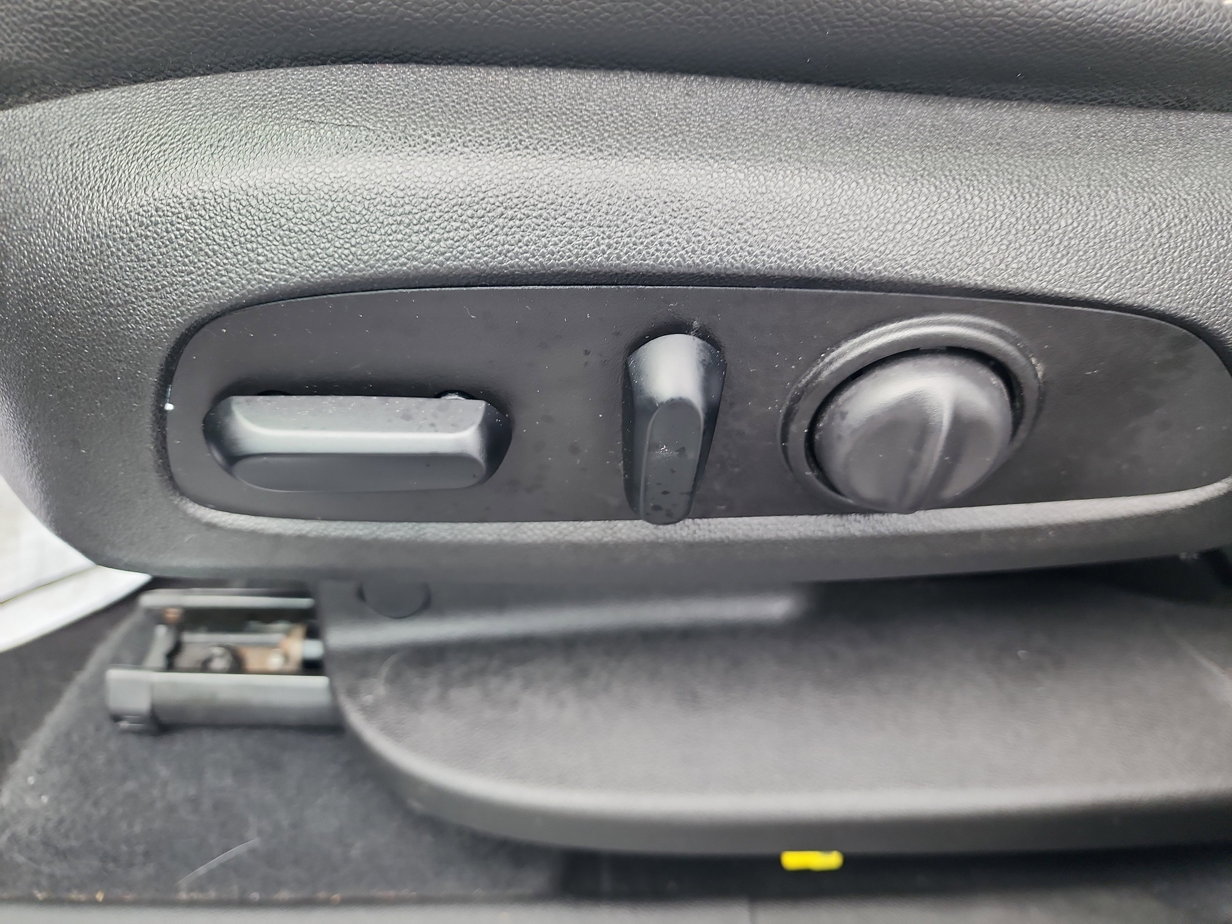 Used 2019 Chevrolet Equinox Premier image 12