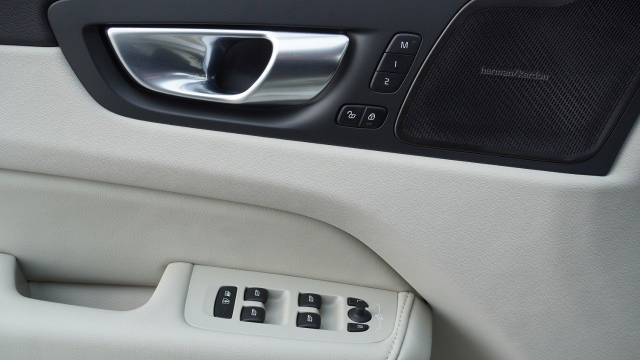 Used 2025 Volvo XC60 B5 Ultra w/ Protection Package Premier image 23