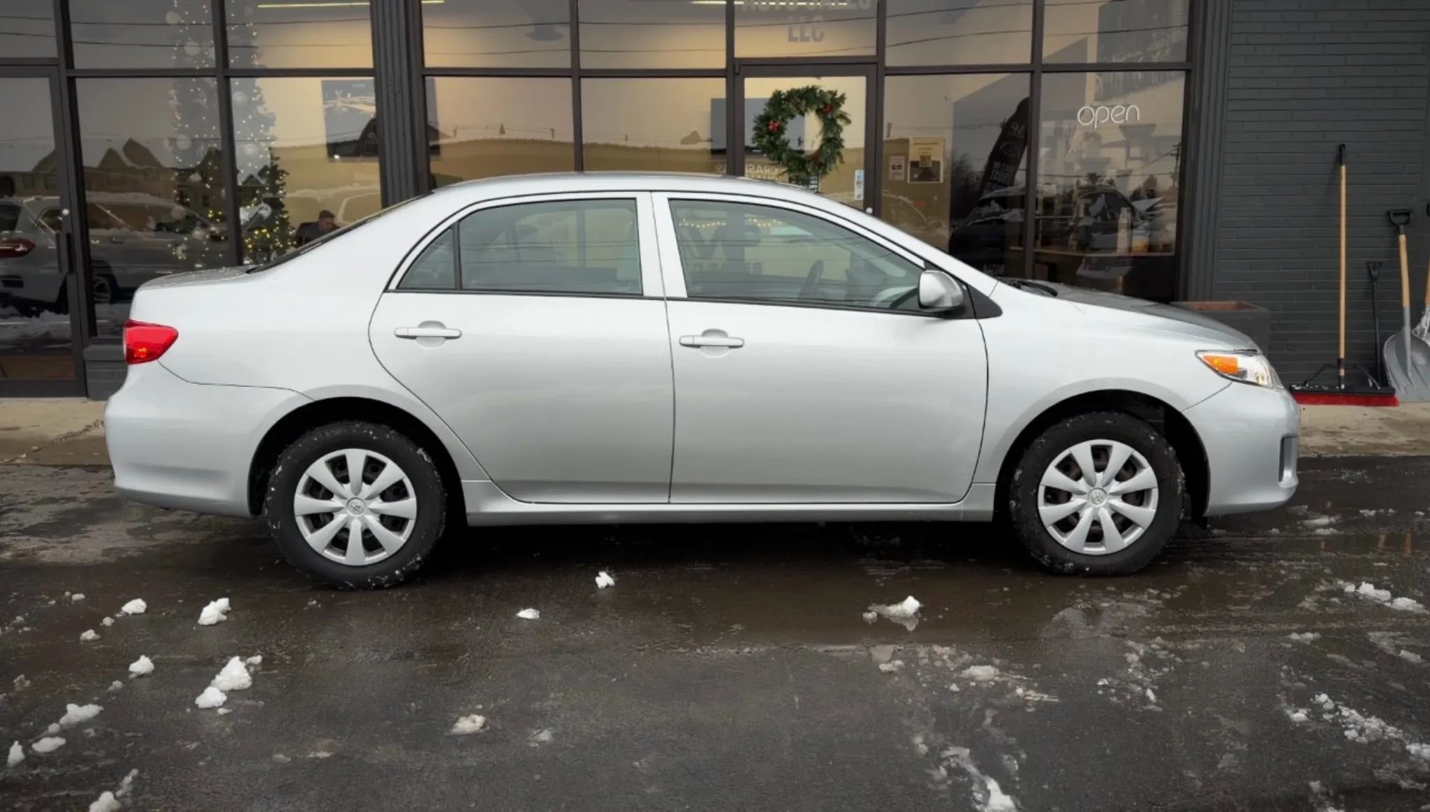 Used 2012 Toyota Corolla L image 2