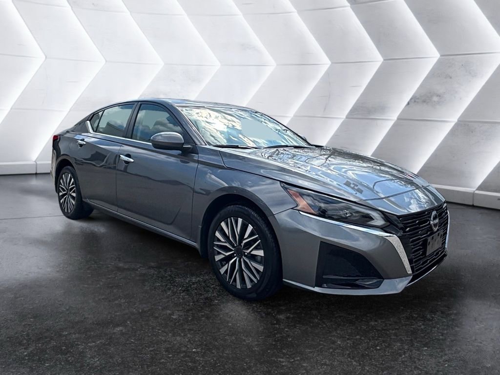 Used 2024 Nissan Altima 2.5 SV w/ SV Premium Package AWD/4WD image 4