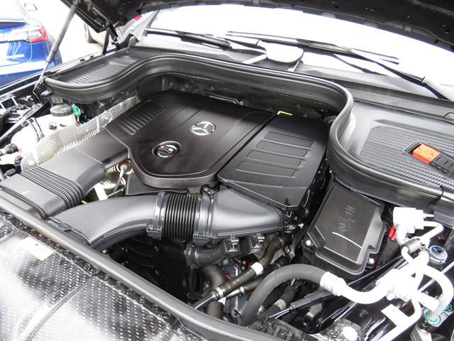 Used 2025 Mercedes-Benz GLE 450e 4MATIC w/ Driver Assistance Package image 9