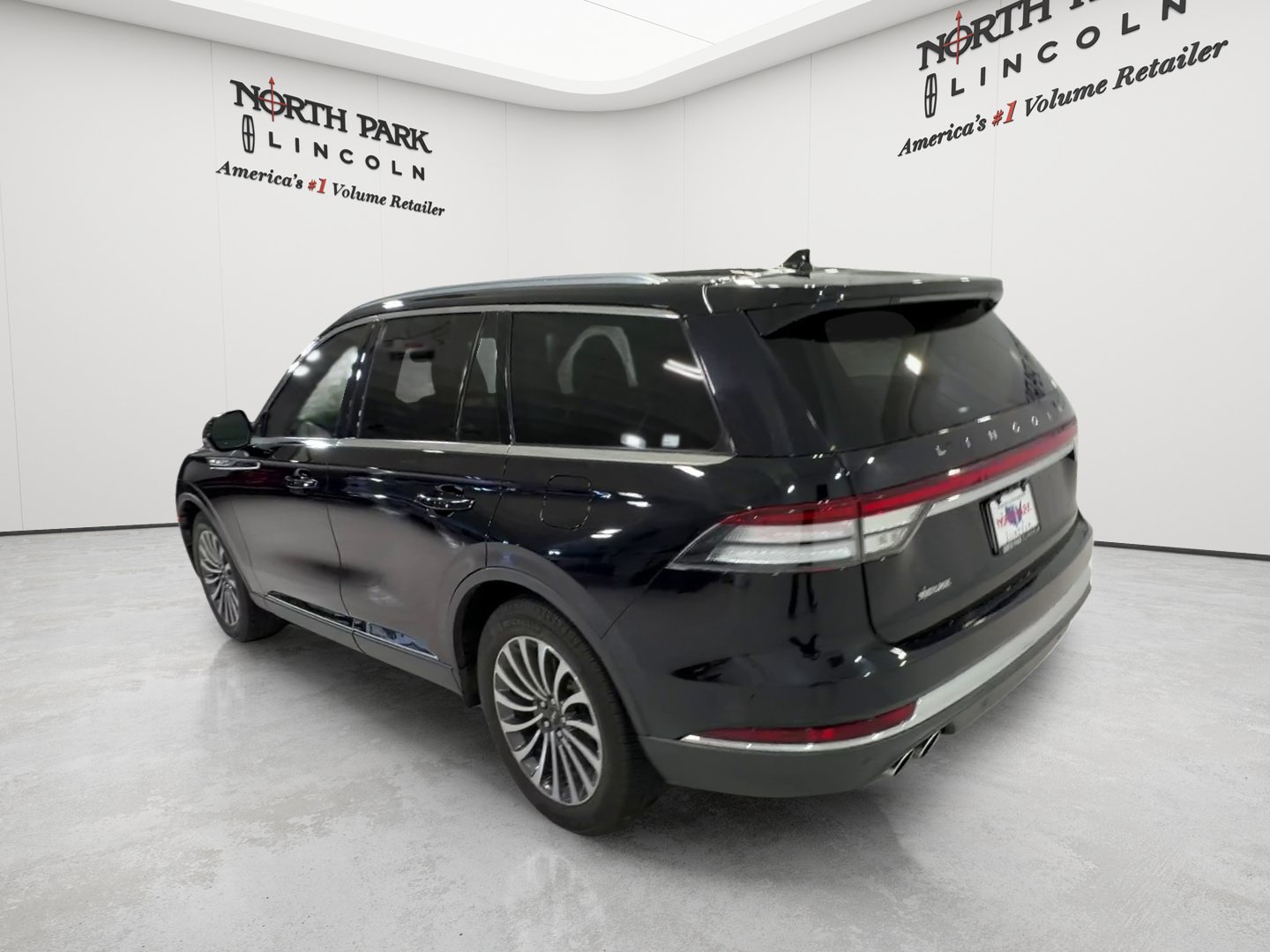 Used 2021 Lincoln Aviator Reserve w/ Elements Package Plus RWD image 3