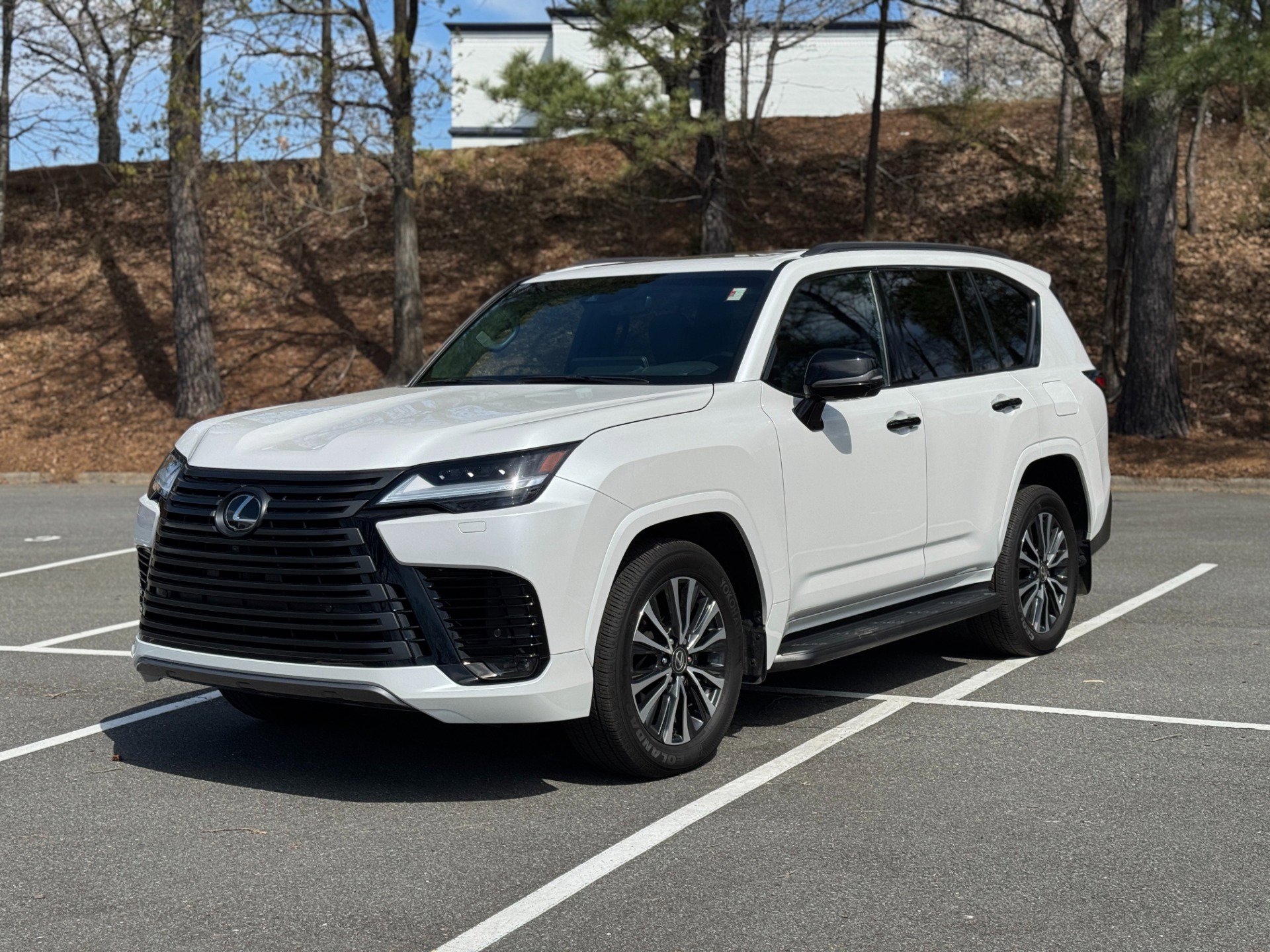 Used 2024 Lexus LX 600 4WD w/ Appearance Package image 4