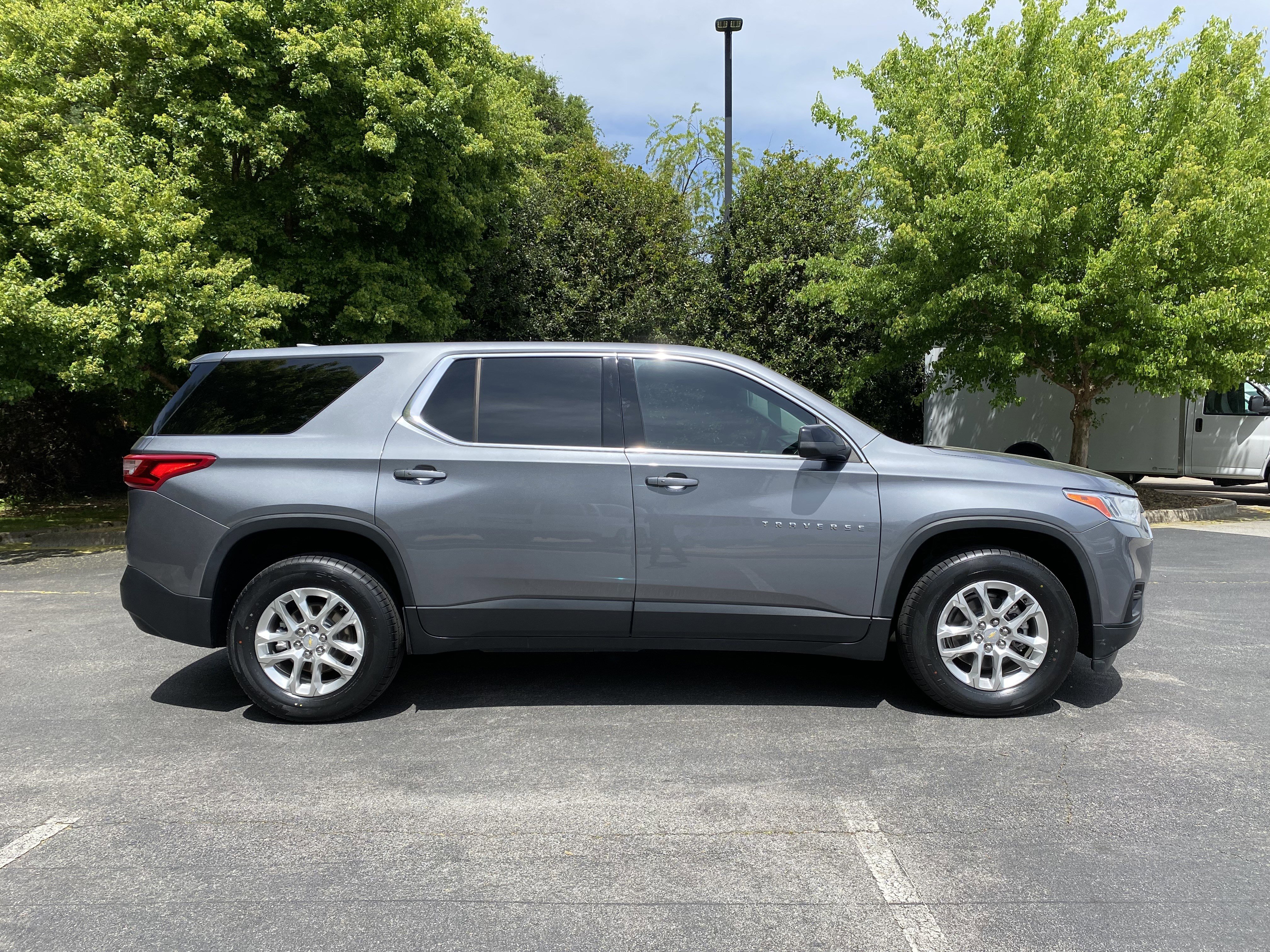 Used 2021 Chevrolet Traverse LS FWD image 10