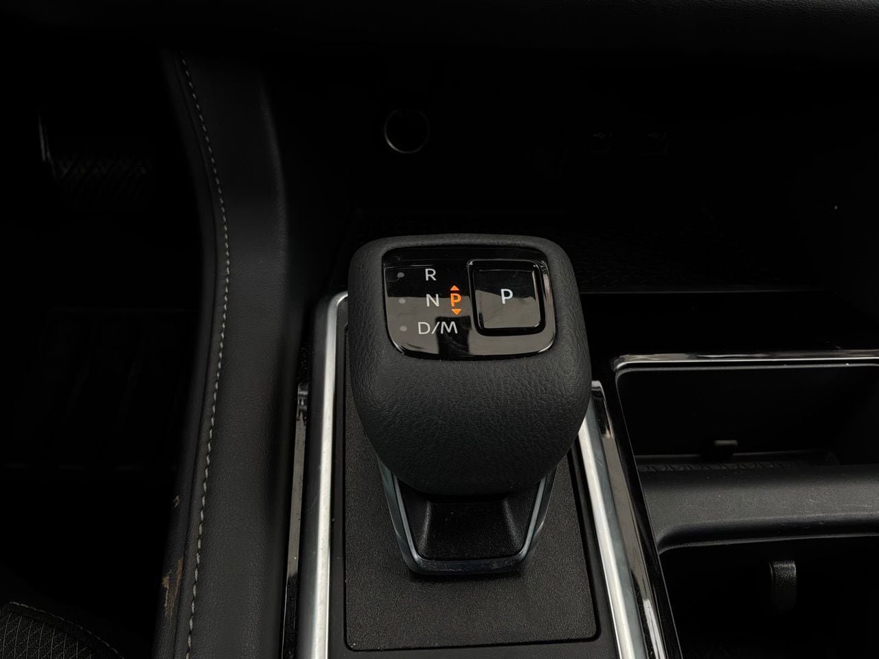 Used 2025 Nissan Pathfinder SV FWD image 25