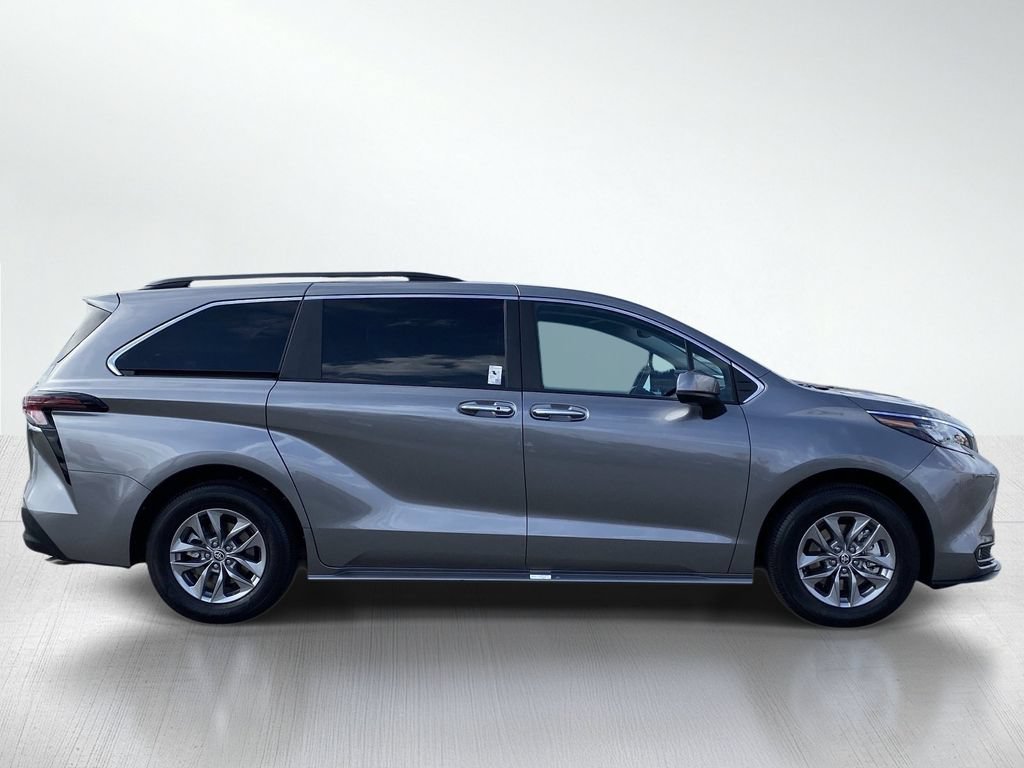 Certified 2026 Toyota Sienna XLE FWD image 10