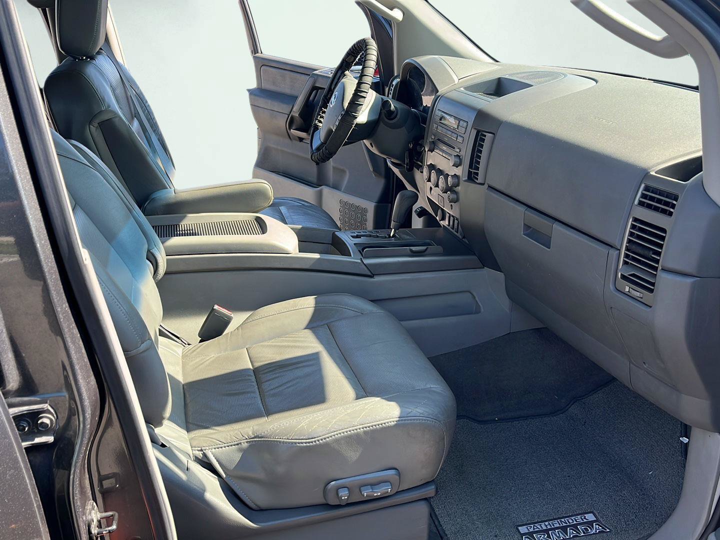 Used 2004 Nissan Armada SE w/ (LTH) Leather Pkg AWD/4WD image 19