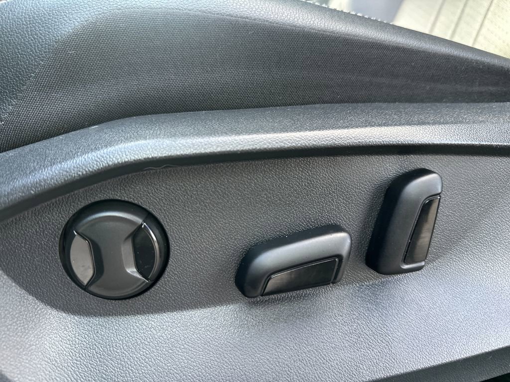 Used 2022 Volkswagen Tiguan SE w/ Panoramic Sunroof Package image 4