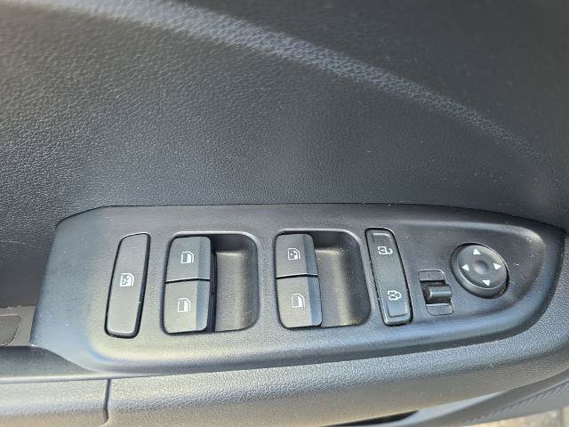 Used 2023 Hyundai Venue SEL FWD image 19