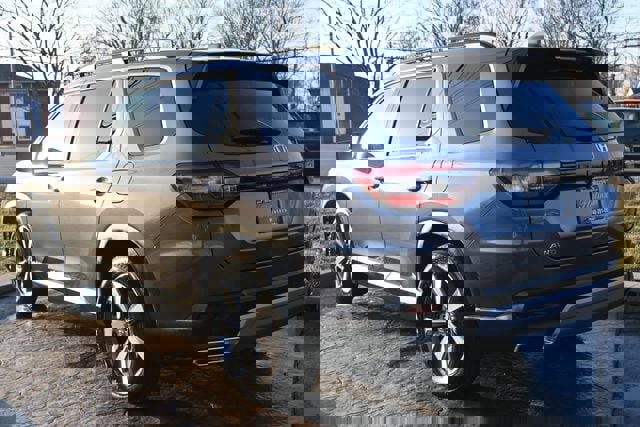 Used 2025 Honda Pilot Touring image 7