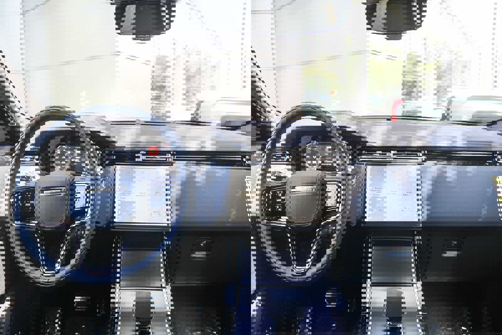 New 2026 Land Rover Range Rover Velar Dynamic SE image 12