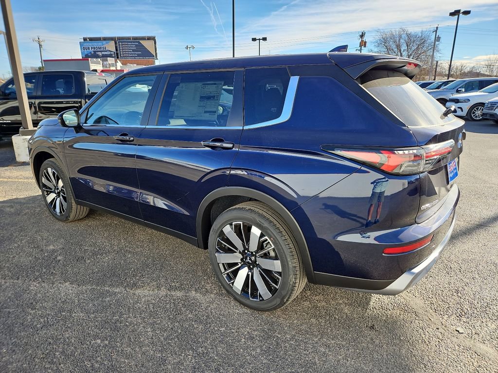 New 2026 Mitsubishi Outlander SE image 8