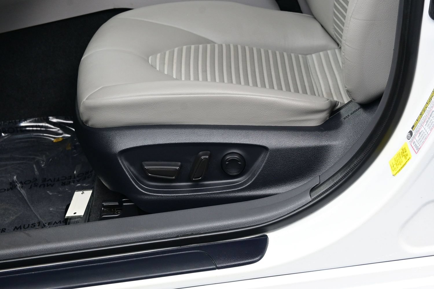 Used 2024 Toyota Camry SE w/ Audio Upgrade Package FWD image 11