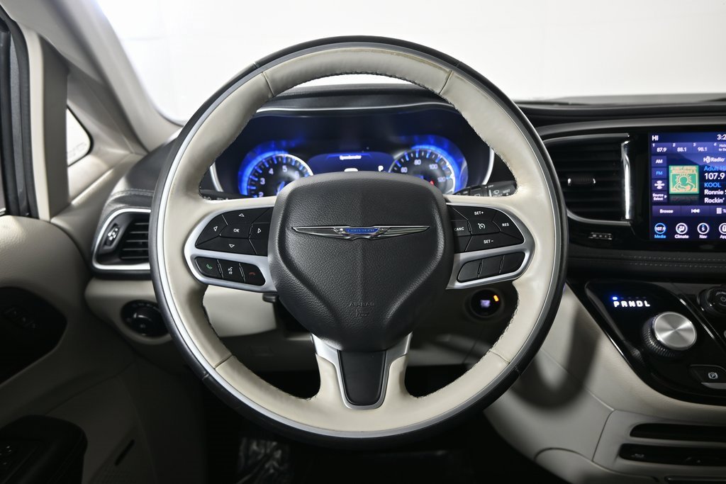 Used 2020 Chrysler Pacifica Limited image 40