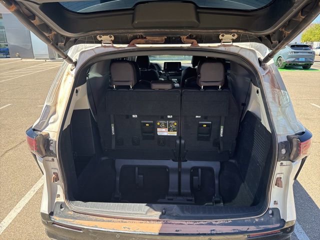 Used 2023 Toyota Sienna Platinum image 5