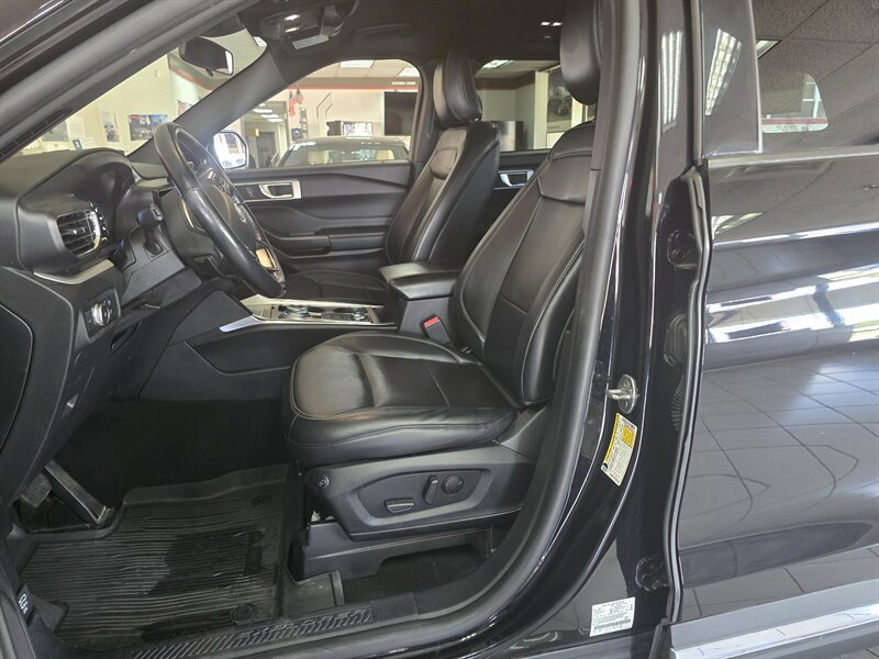 Used 2020 Ford Explorer XLT w/ Equipment Group 202A AWD/4WD image 9