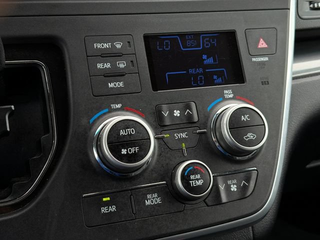 Used 2015 Toyota Sienna SE FWD image 23