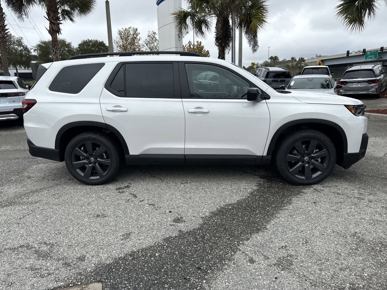 New 2026 Honda Pilot Sport image 7