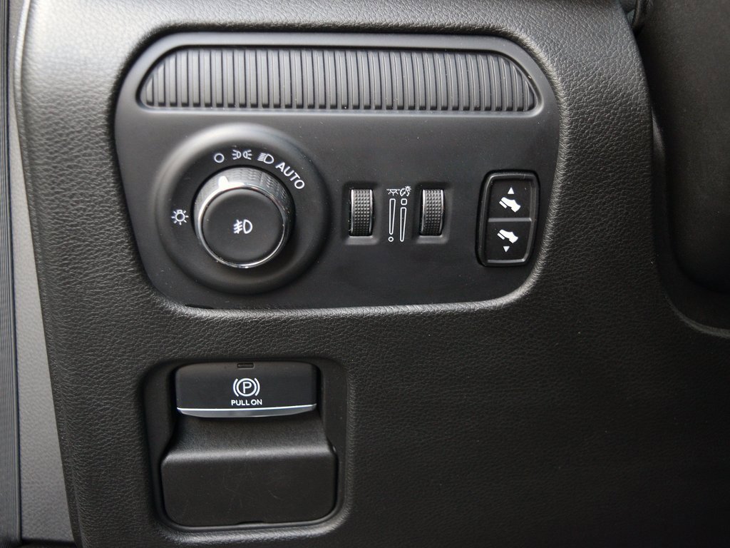 Used 2024 Jeep Wagoneer L Series III w/ Flexible Seating Group image 27